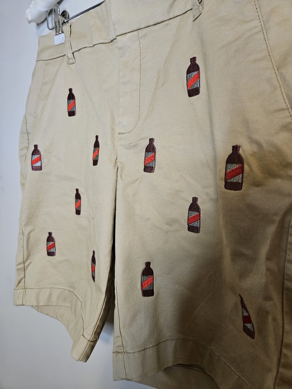 J.Crew Factory 9" Frankie Bermuda Chino Shorts Red Stripe Beer Bottle Critter - Picture 2 of 10